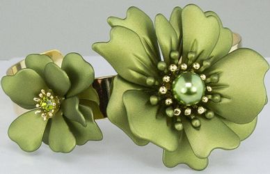 LUISIA® Armreif Armspange "Nelia" mit Blumen günstig online kaufen