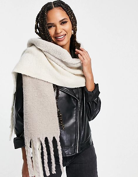 ASOS DESIGN – Flauschiger Schal in zwei Beige-Nuancen mit Bommeln-Neutral günstig online kaufen