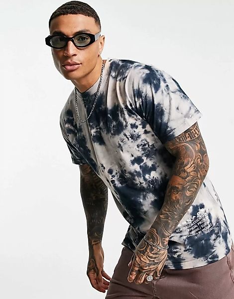 Mennace – Oversize-T-Shirt in Beige und Marineblau mit Batikmuster, Kombite günstig online kaufen