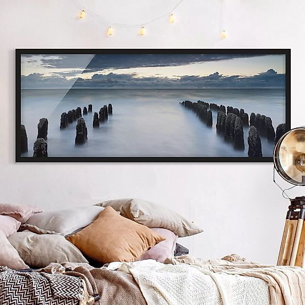 Bild mit Rahmen Strand - Panorama Holzbuhnen in der Nordsee auf Sylt günstig online kaufen