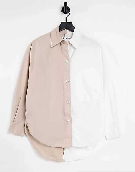 Bershka – Oversize Dad-Hemd mit zweifarbigem Kontrastdesign in Beige und We günstig online kaufen