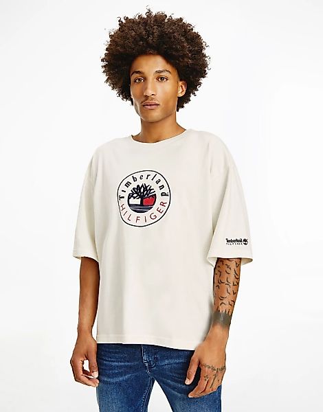Tommy Hilfiger x Timberland – Sonderkollektion – T-Shirt in Cremeweiß mit L günstig online kaufen