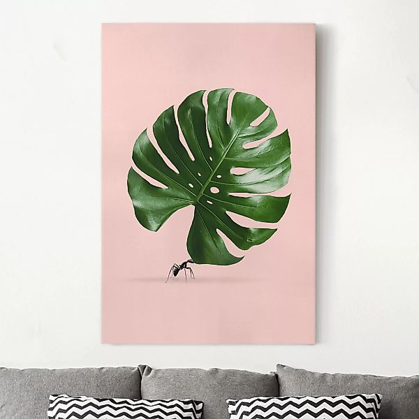 Leinwandbild - Hochformat Ameise mit Monstera Blatt günstig online kaufen