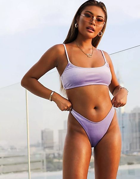 Public Desire – XCARMS – Samt-Bikinihose mit hohem Beinausschnitt in Lila-V günstig online kaufen