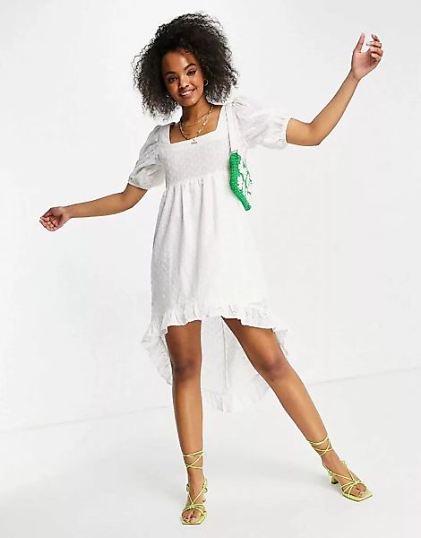 Lola May – Minikleid in Weiß mit Lochstickerei und nach hinten abfallendem günstig online kaufen