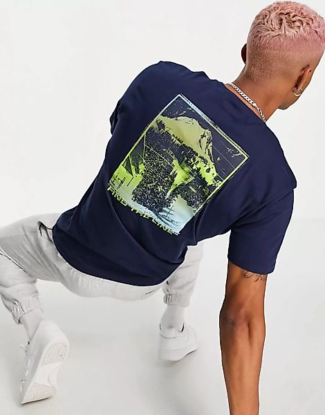 Columbia – Pikewood – T-Shirt in Marineblau mit Grafikprint am Rücken günstig online kaufen