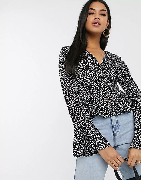 Missguided – Elegante Bluse mit Volantsaum und Fleckenmuster-Weiß günstig online kaufen
