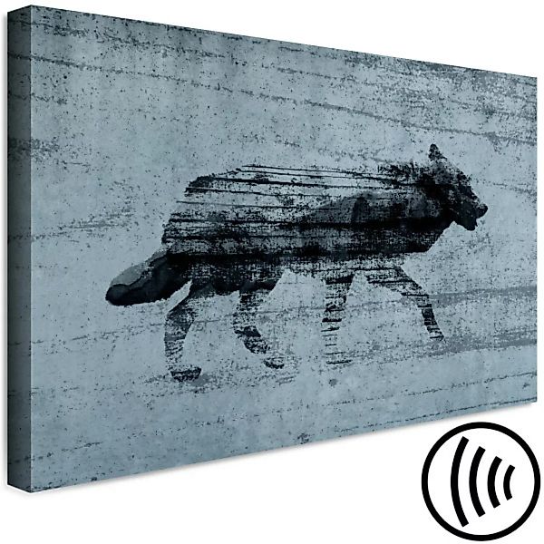 Wandbild Wolfsfigur - lauerndes Tier auf einem grau-blauen Hintergrund XXL günstig online kaufen