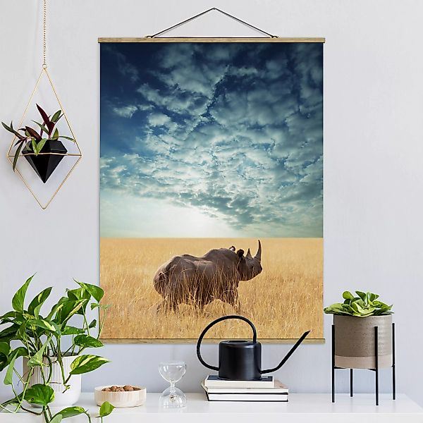 Stoffbild Tiere mit Posterleisten - Hochformat Nashorn in der Savanne günstig online kaufen