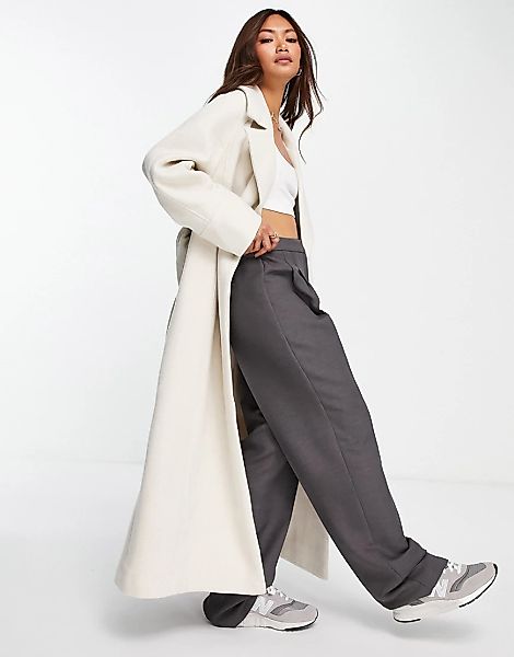 ASOS EDITION – Langer zweireihiger Mantel aus Wolle mit Gürtel in Hafer-Wei günstig online kaufen