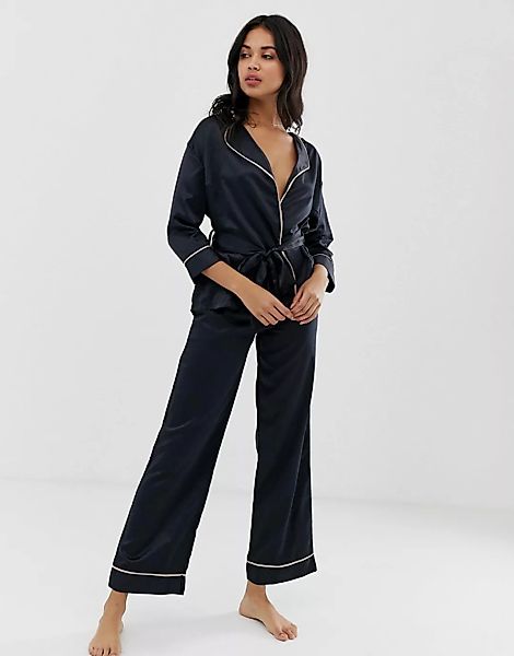Bluebella – Wren – Satin-Pyjama mit Kimono-Oberteil-Schwarz günstig online kaufen