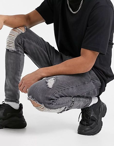 SikSilk – Eng geschnittene Jeans in Grau mit Knierissen günstig online kaufen