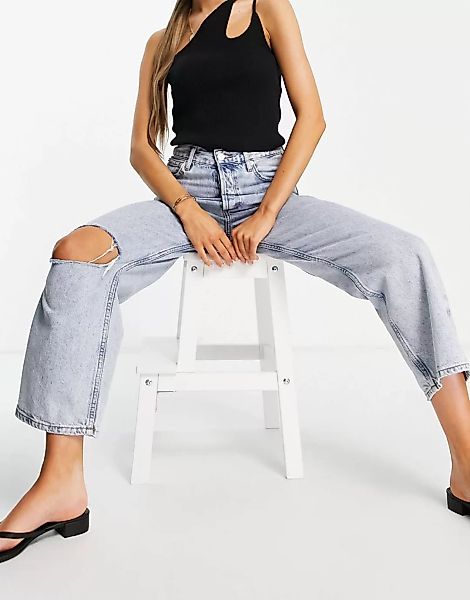Mango – Straight Jeans mit Knieriss in Hellblau günstig online kaufen
