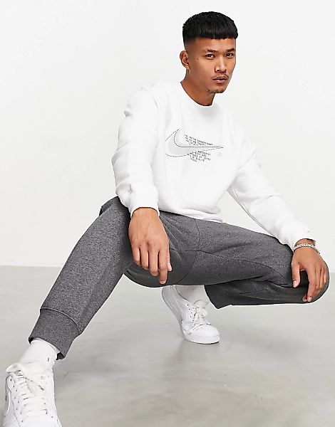 Nike – Court Fleece – Sportliches Sweatshirt mit Rundhalsausschnitt in Weiß günstig online kaufen