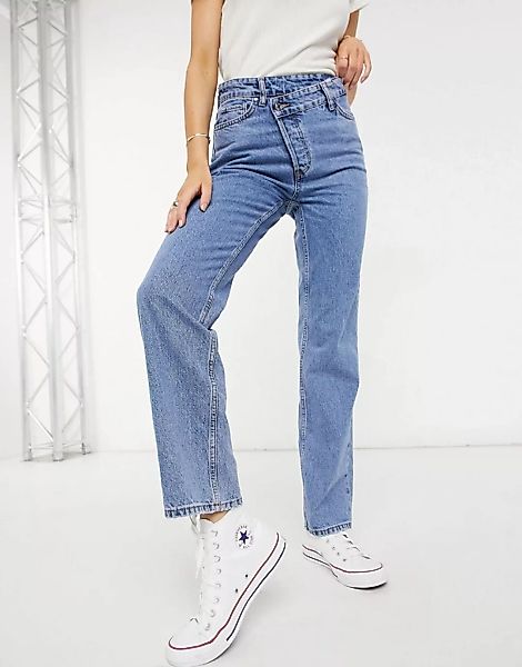 New Look – Jeans mit asymmetrischem Knopfdetail und geradem Bein in Mittelb günstig online kaufen