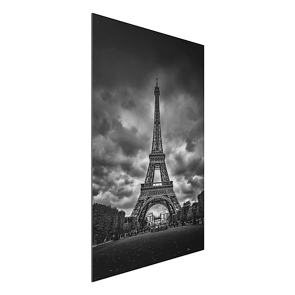 Alu-Dibond Bild Schwarz-Weiß - Hochformat 2:3 Eiffelturm vor Wolken schwarz günstig online kaufen