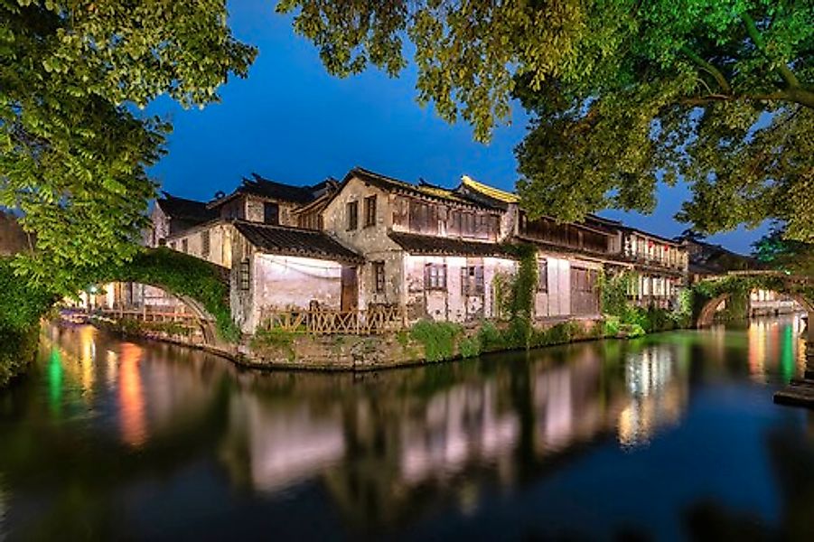 Papermoon Fototapete »Fluss in Stadt« günstig online kaufen