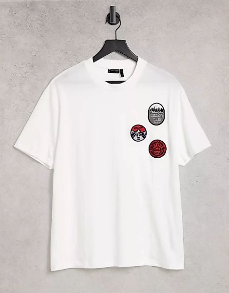 ASOS – Lockeres T-Shirt in Weiß mit Aufnähern günstig online kaufen