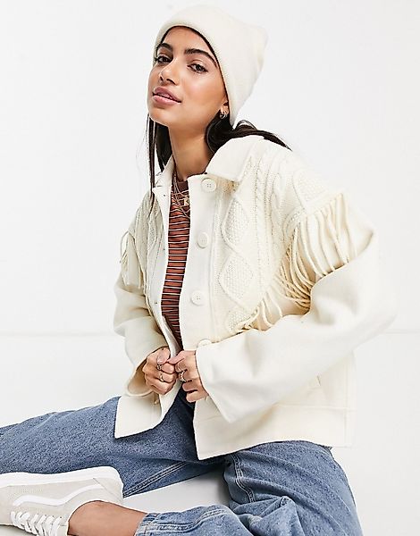 Urban Revivo – Jacke in gebrochenem Weiß mit Fransen-Rosa günstig online kaufen