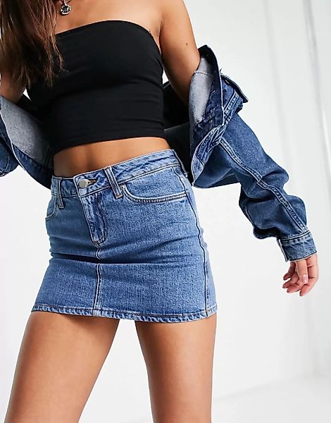 Topshop – Sehr kurzer Jeansrock aus einem recycelten Baumwollmix in Mittelb günstig online kaufen
