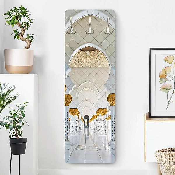 Wandgarderobe Holzpaneel Moschee in Abu Dhabi günstig online kaufen
