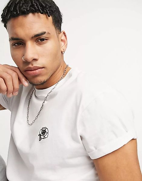 New Look – T-Shirt in Weiß mit Rosenstickerei günstig online kaufen
