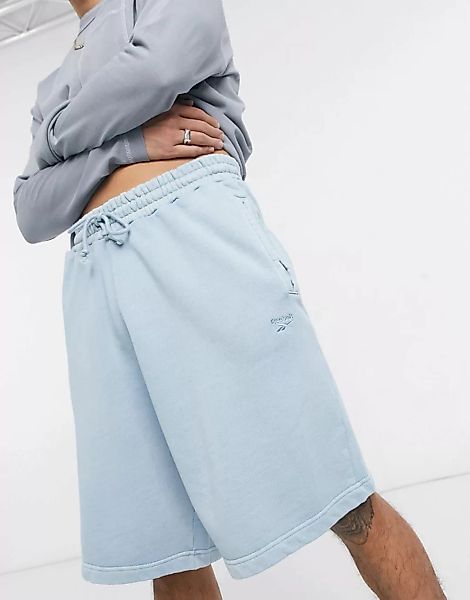 Reebok Classics – Natürlich gefärbte Shorts in Grau günstig online kaufen