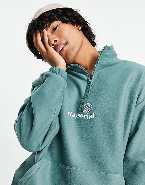 ASOS Daysocial – Oversize-Sweatshirt aus Polar-Fleece in Blaugrün mit kurze günstig online kaufen