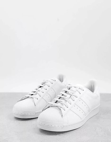 adidas Originals – Superstar – Sneaker in Weiß mit verzierten Schnürsenkeln günstig online kaufen