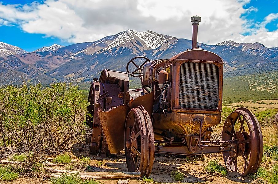 Papermoon Fototapete "OLDTIMER-LANDSCHAFT BERGE GEBIRGE VINTAGE AUTOS CARS" günstig online kaufen