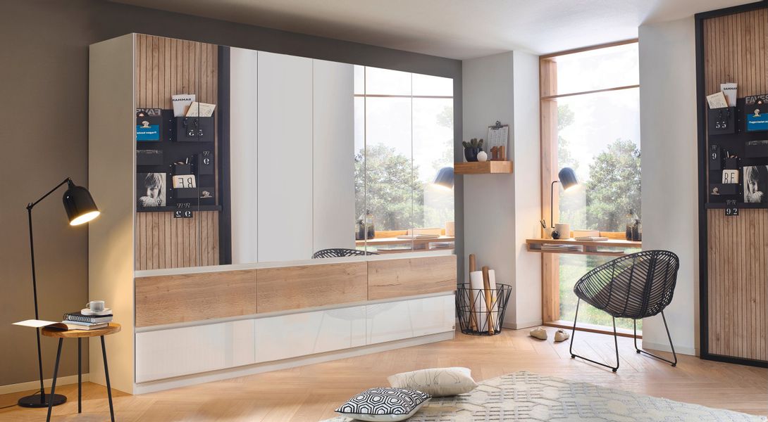 rauch Drehtürenschrank "Winnipeg" grifflose Front, Schubkästen m. Griffmuld günstig online kaufen