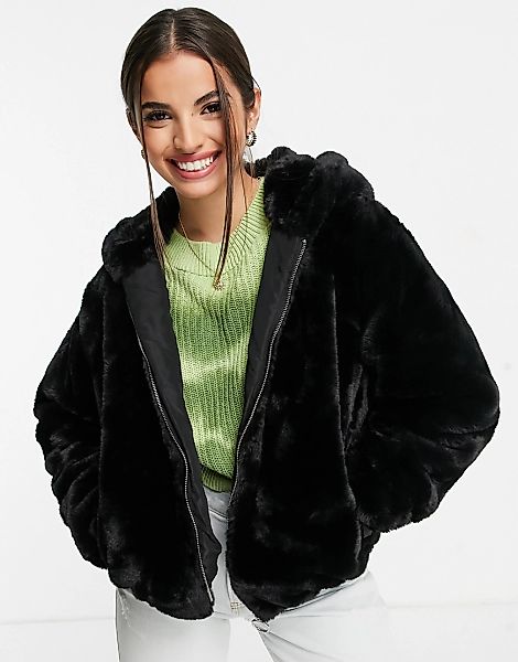 Pimkie – Flauschige Jacke mit Kapuze aus Kunstpelz in Schwarz günstig online kaufen