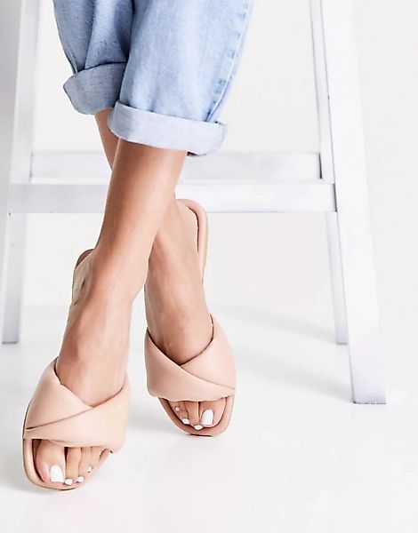 New Look – Flache Pantoletten-Sandale mit gepolstertem Riemen in Hellbeige- günstig online kaufen
