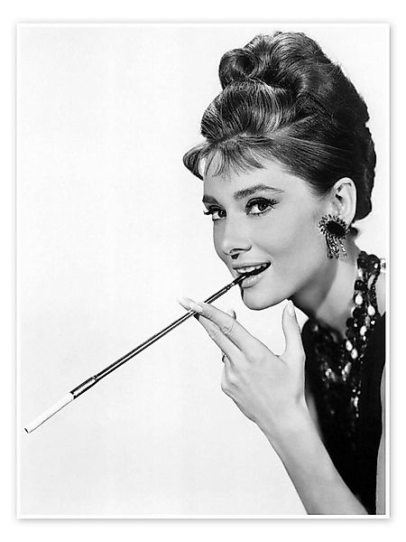 Posterlounge Poster Bridgeman Images, Audrey Hepburn mit Zigarettenspitze, günstig online kaufen