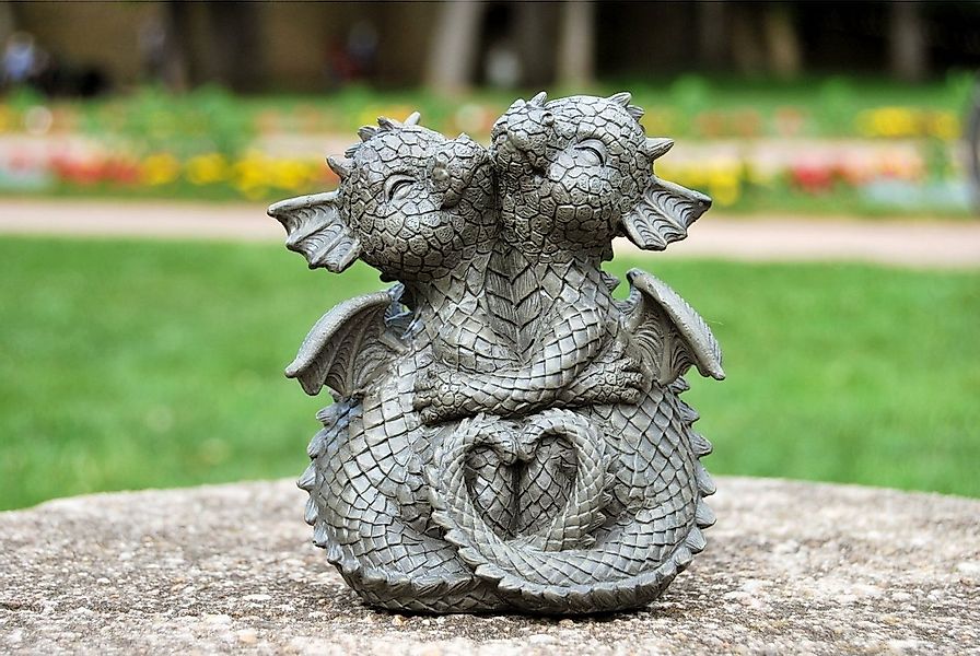 MystiCalls Gartenfigur Gartendrache - Modell kuschelnd klein günstig online kaufen