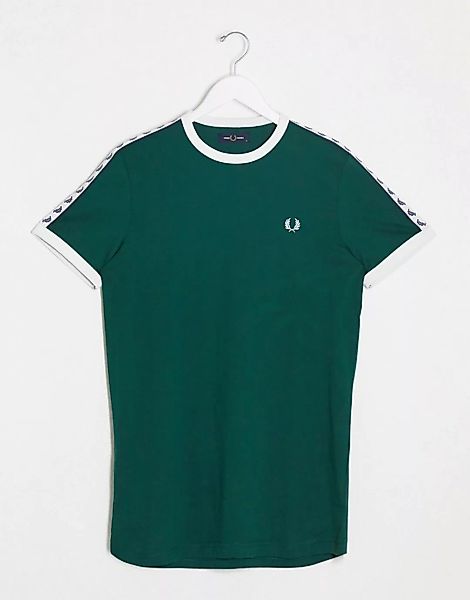 Fred Perry – Grünes Ringer-T-Shirt mit Zierleiste günstig online kaufen