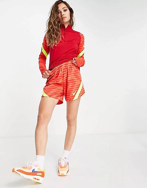 Nike Football – Strike Drill – Shorts in leuchtendem Rot und Karminrot günstig online kaufen