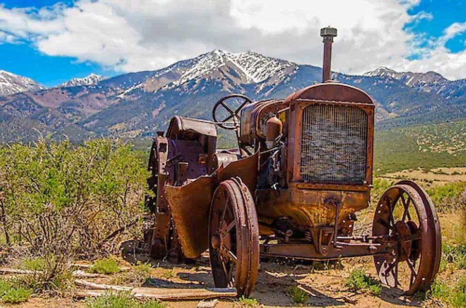 Papermoon Fototapete »OLDTIMER-LANDSCHAFT BERGE GEBIRGE VINTAGE AUTOS CARS« günstig online kaufen