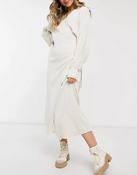 Pretty Lavish – Wickel-Strickkleid in Creme mit Bindegürtel an der Taille-W günstig online kaufen