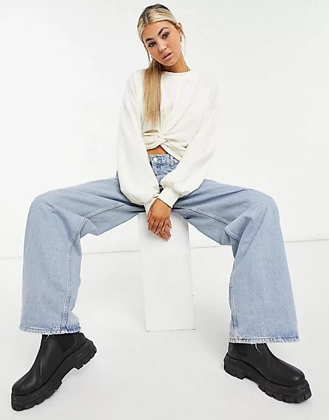 Noisy May – Kurz geschnittenes Sweatshirt mit verdrehtem Design in Weiß günstig online kaufen