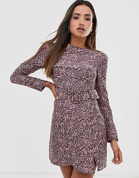 Fashion Union – Hautenges, texturiertes Kleid mit abstraktem Muster und Gür günstig online kaufen