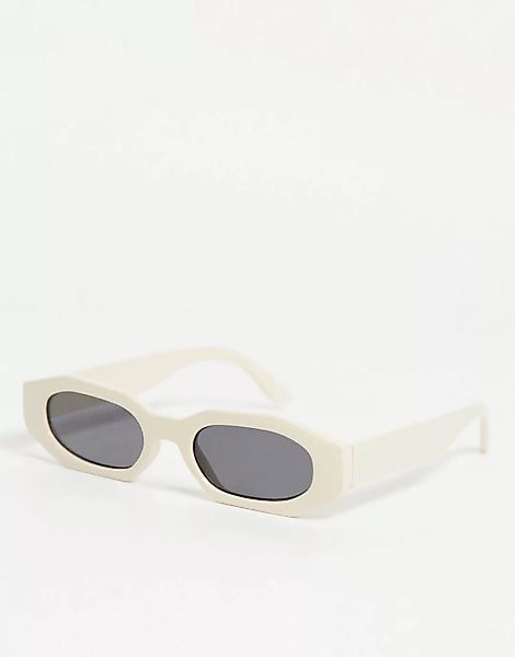 ASOS DESIGN – Angewinkelte Sonnenbrille mit Rahmen in Ecru und getönten Glä günstig online kaufen