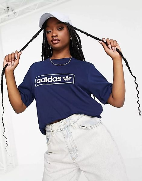 adidas Originals – T-Shirt mit Boyfriend-Schnitt und mittigem Logo in Marin günstig online kaufen