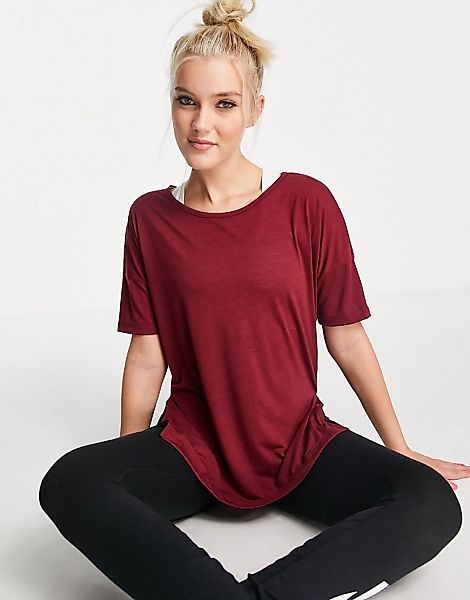 Nike – Yoga Dri-FIT – Mehrlagiges T-Shirt in Rosa günstig online kaufen