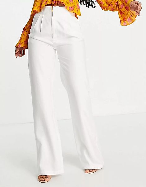 In The Style x Naomi Genes – Figurbetonte Hose mit weitem Bein in Weiß günstig online kaufen