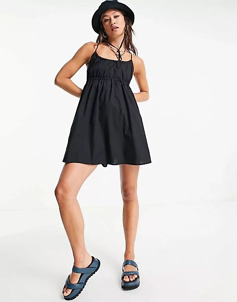 Weekday – Babydoll – Kleid aus Bio-Baumwolle in Schwarz mit überkreuztem De günstig online kaufen