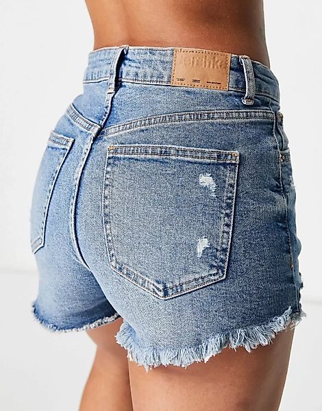 Bershka – Jeansshorts mit hoher Taille und zerrissenem Saum in Mittelblau günstig online kaufen