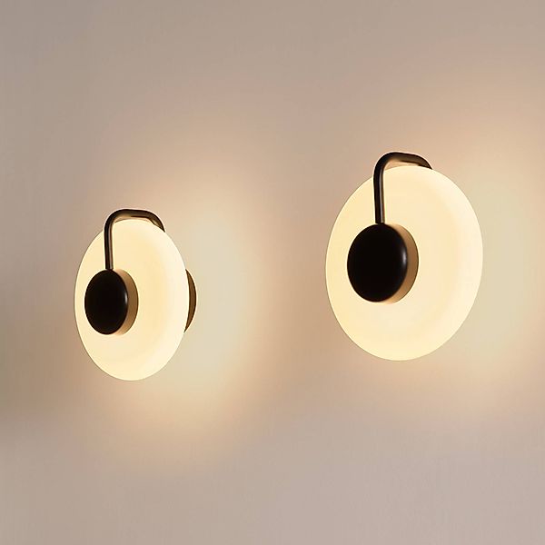 kdln LED-Wandleuchte TRATTO, schwarz, Ø 27 cm, Metall/Glas günstig online kaufen