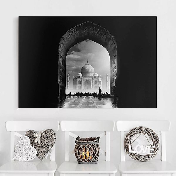 Leinwandbild Schwarz-Weiß - Querformat Das Tor zum Taj Mahal günstig online kaufen